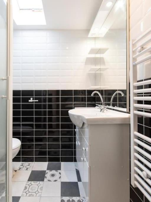 Le Paris Eiffel - Appartement Cosy En Plein Centre Bourgoin-Jallieu Exterior photo