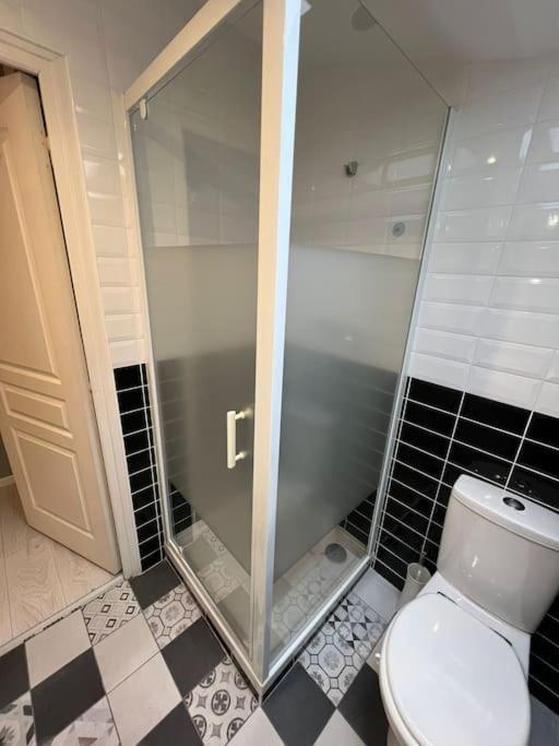 Le Paris Eiffel - Appartement Cosy En Plein Centre Bourgoin-Jallieu Exterior photo
